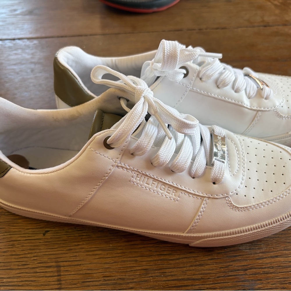 Tommy Hilfiger White Sneakers with Olive Heel Tab